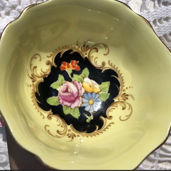 1930s Vintage PARAGON Teacup and Saucer Set - Picture 7 of 8